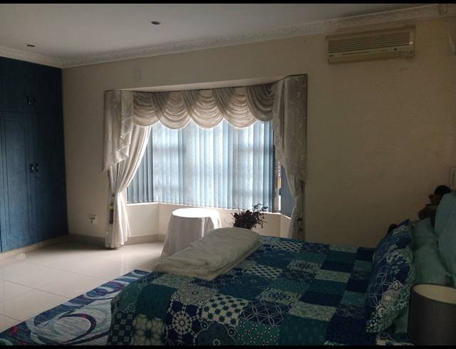 4 BEDROOM FREEHOLD FOR SALE IN HAYFIELDS